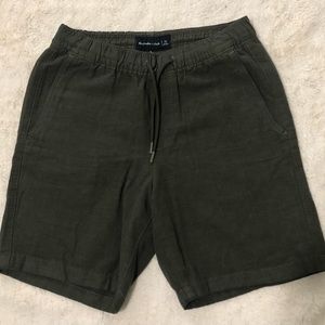 Short for men, color green, brand Abercrombie  & Fitch, size XS